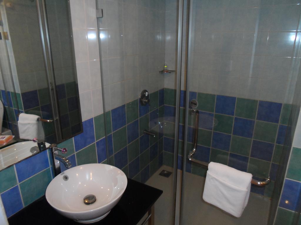 Aditya Hometel Hajdarabad Zewnętrze zdjęcie